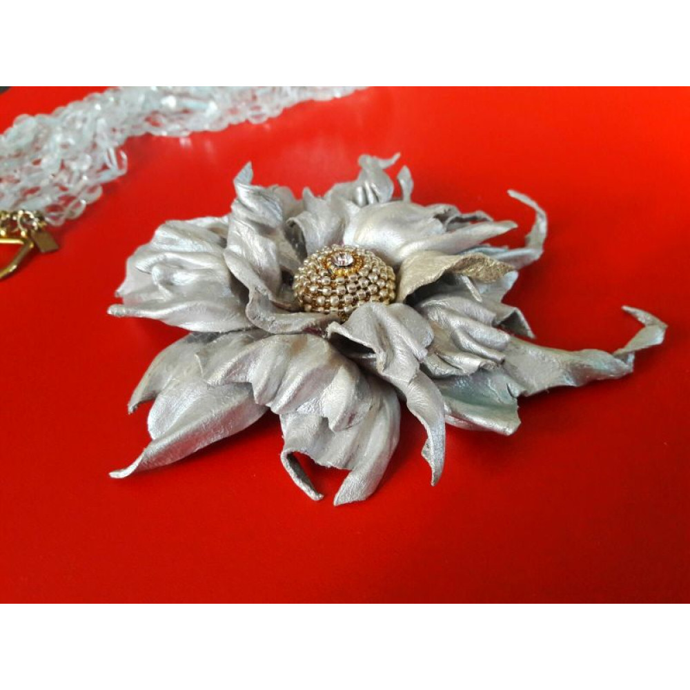Брошка - заколка з натуральної шкіри " Срібна квітка".