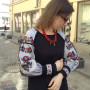 Сорочка чорна з вишитими рукавами червоно чорні квіти