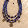 Намисто на три низки з синього лазуриту і кераміки з підвісками