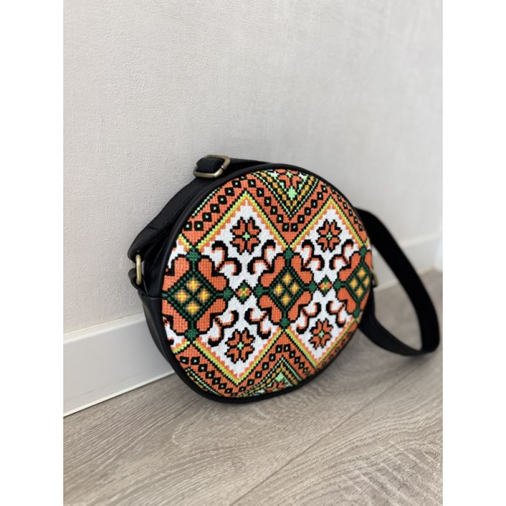 Сумка жіноча з натуральної італійської шкіри та ручної вишивки