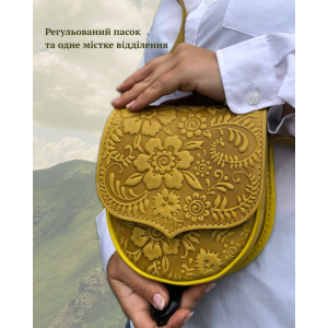Жіноча маленька шкіряна сумка «Софійка» ручної роботи жовта з етнічним тисненням з Карпат 