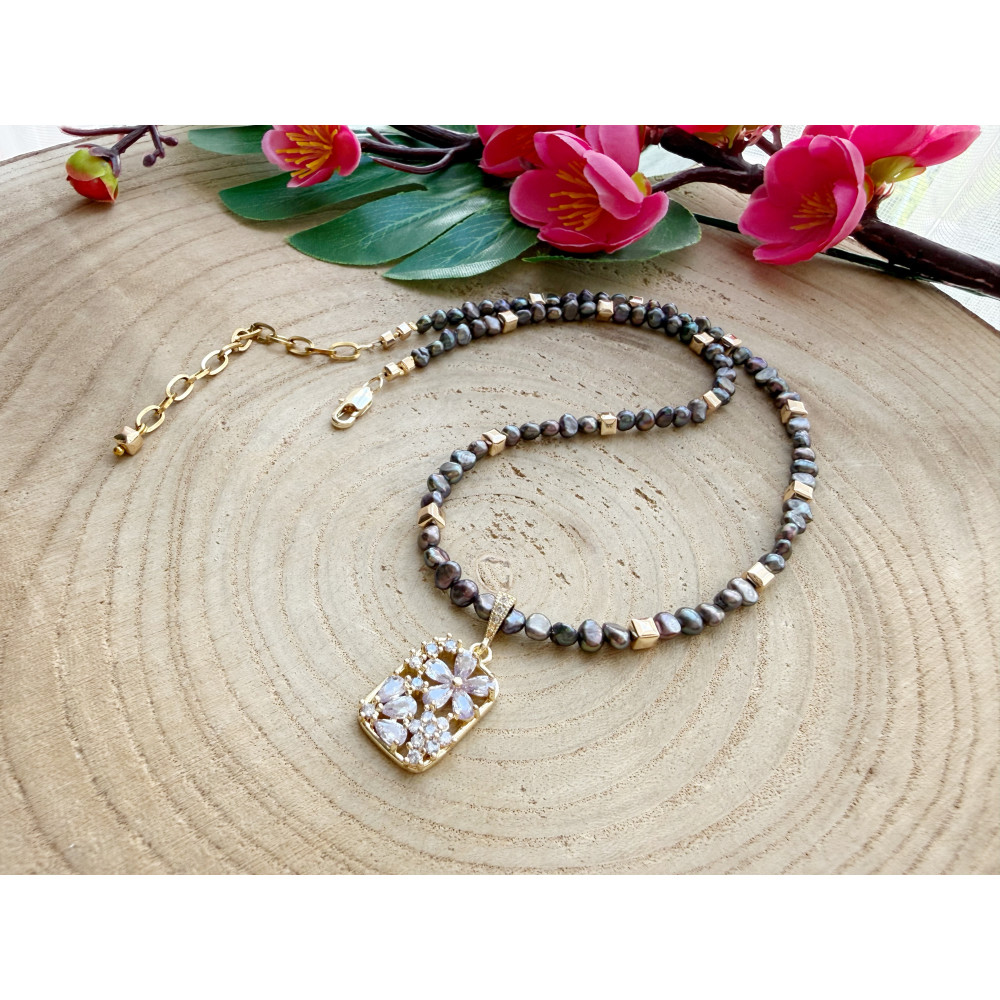 Намисто з перлин "Нічний відблиск"