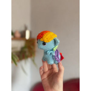 Мʼяка іграшка у вигляді поні Rainbow Dash з My Little Pony
