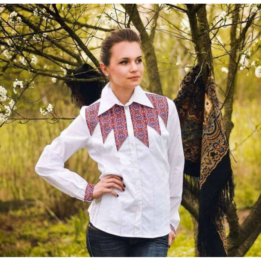 Жіноча вишиванка