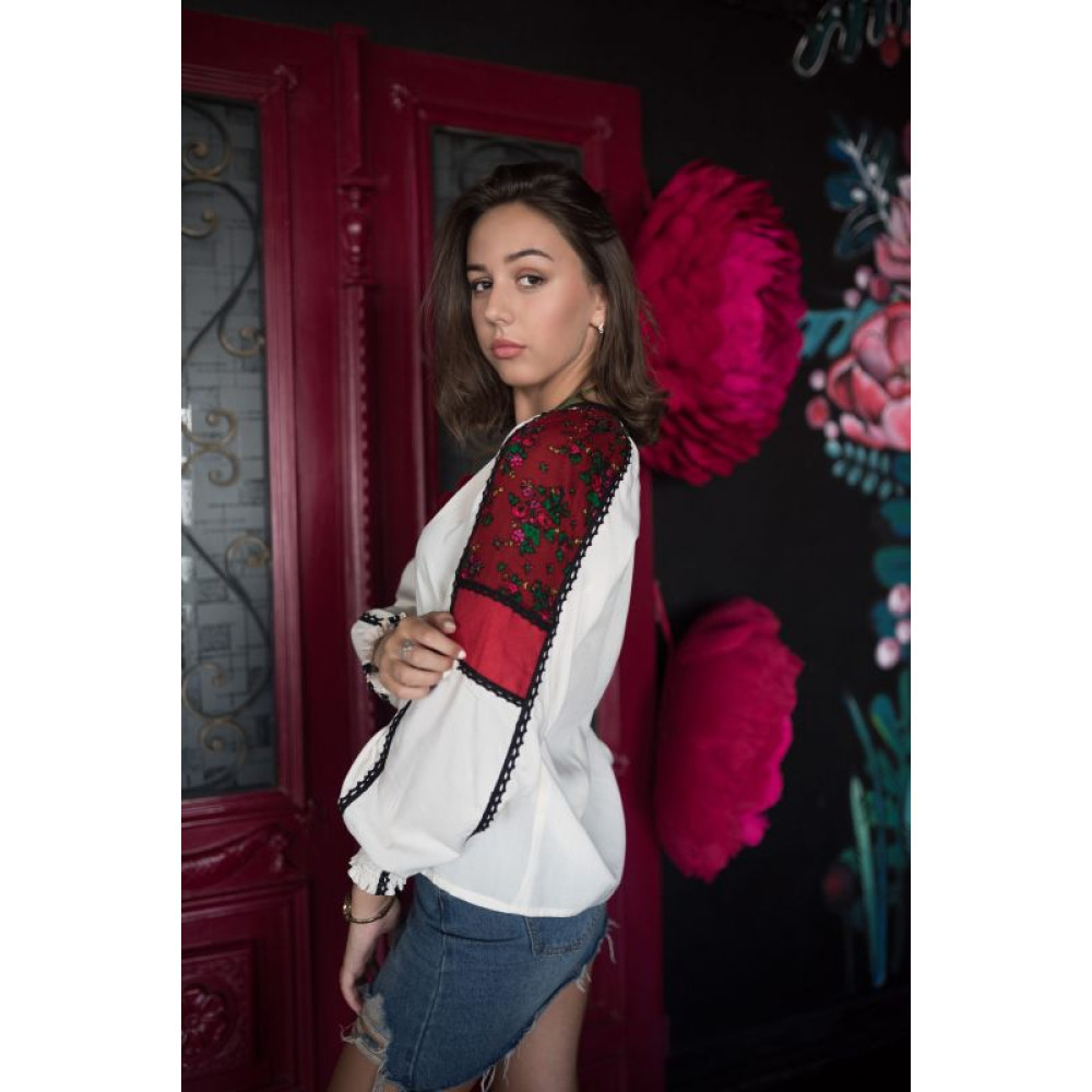 Жіноча вишиванка