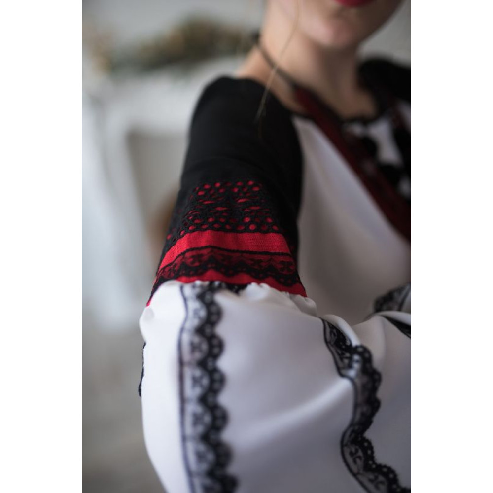 Жіноча вишиванка