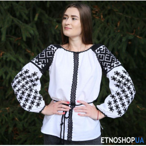 Жіноча вишиванка