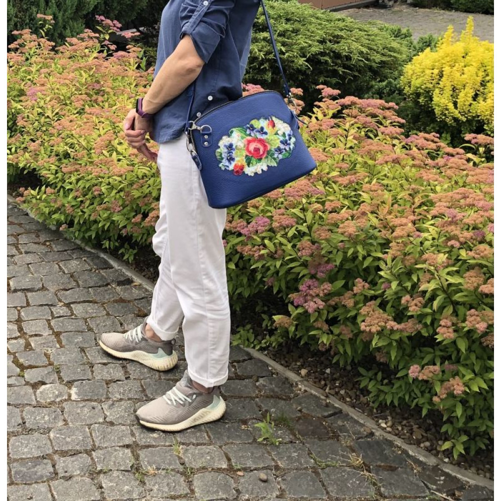Шкіряна жіноча сумка з вишивкою