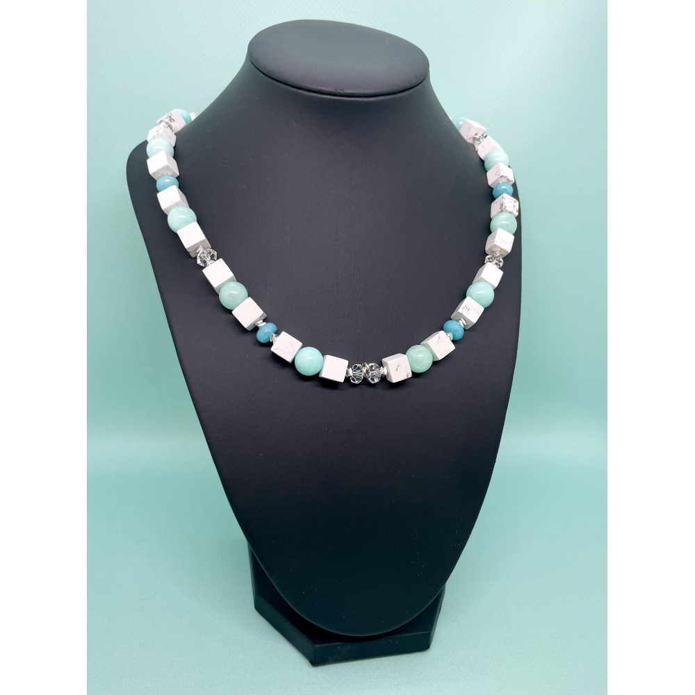 Sea Balance. Намисто з магнезіту та кварцу.