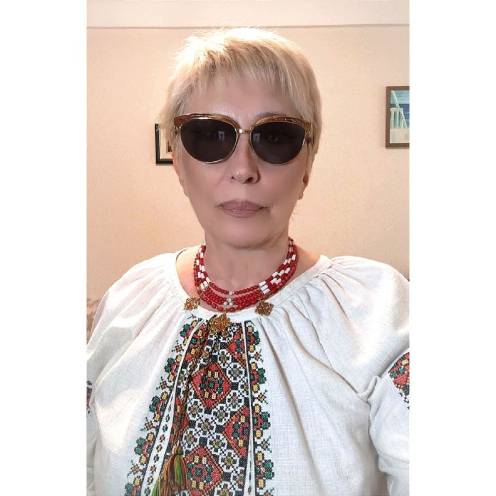 "Коралова вишиванка" Намиста з білого та червоного коралу зі згардами ручної роботи 