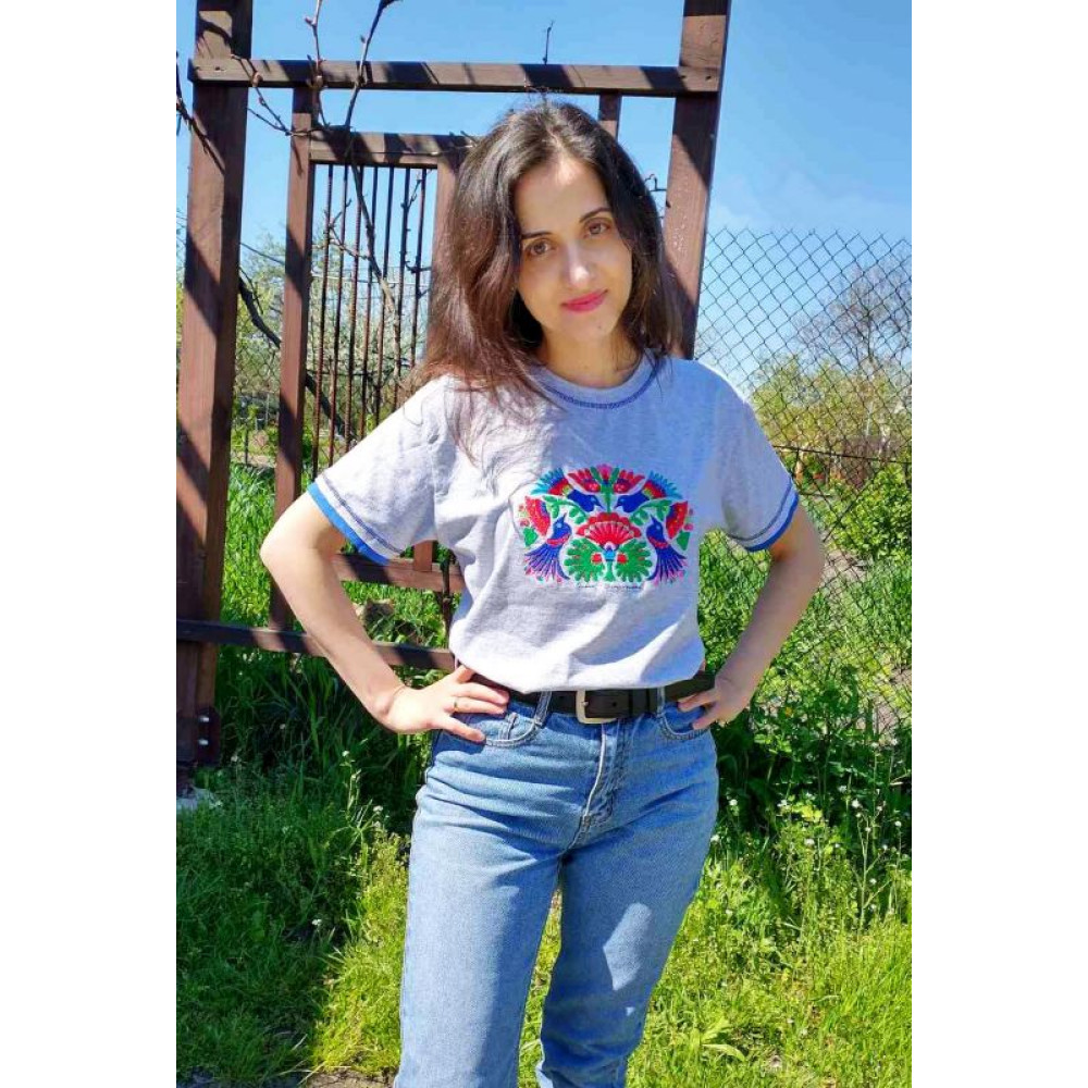 Вишита жіноча футболка “Птахи”