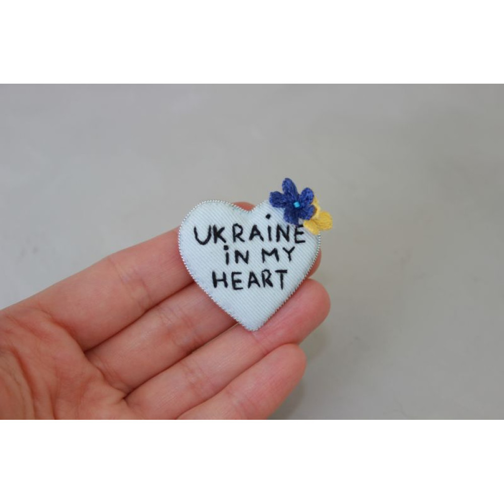 Брошка серце жовто-блакитне прапор україни квіти вишивка національна патріотична брошка Україна у серці