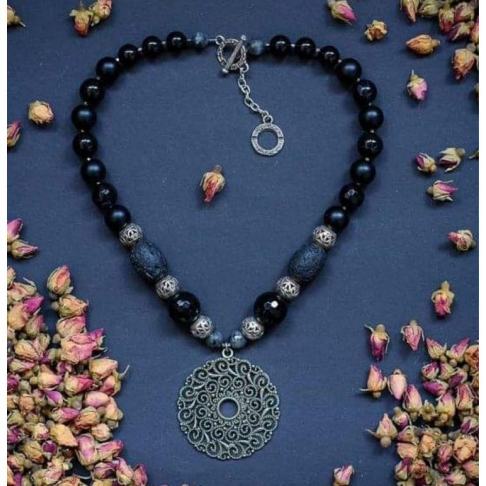 Дизайнерське намисто з натуральним камінням та ажурним підвісом "Magic flower"