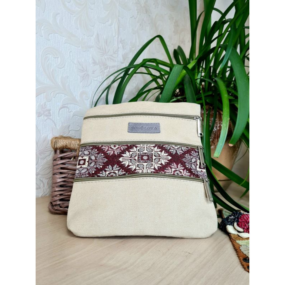 Бежева сумка-кросбоді з етнічним акцентом (23035)