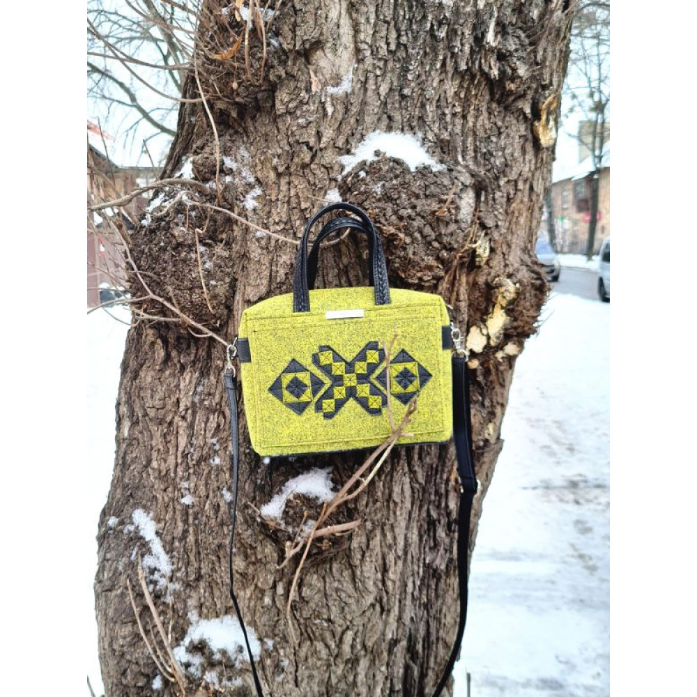 Фетрова сумка кольору олива з аплікацією (13016)
