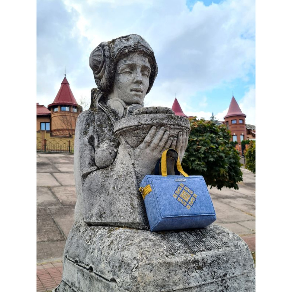Фетрова сумка з вишивкою "Сігма" блакитна (13019)