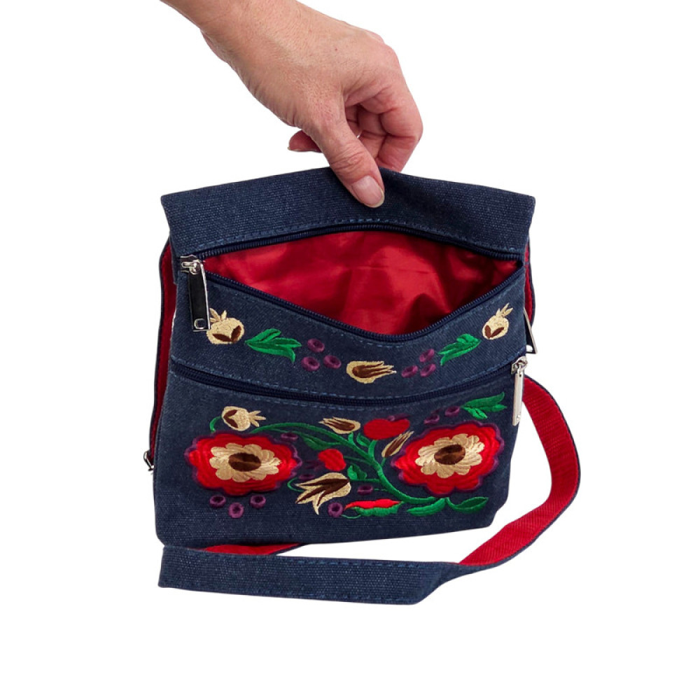 Сумка з вишивкою “Півонії” синього кольору (30022)