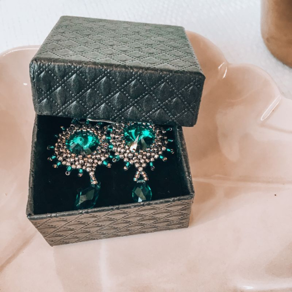Сережки з кристалами Swarovski і гіпоалергенної фурнітурою.