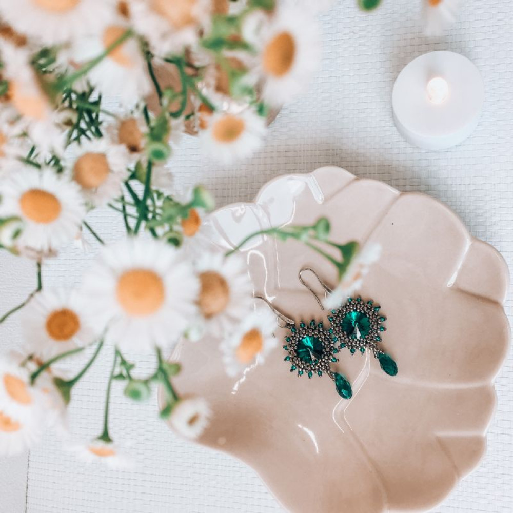Сережки з кристалами Swarovski і гіпоалергенної фурнітурою.