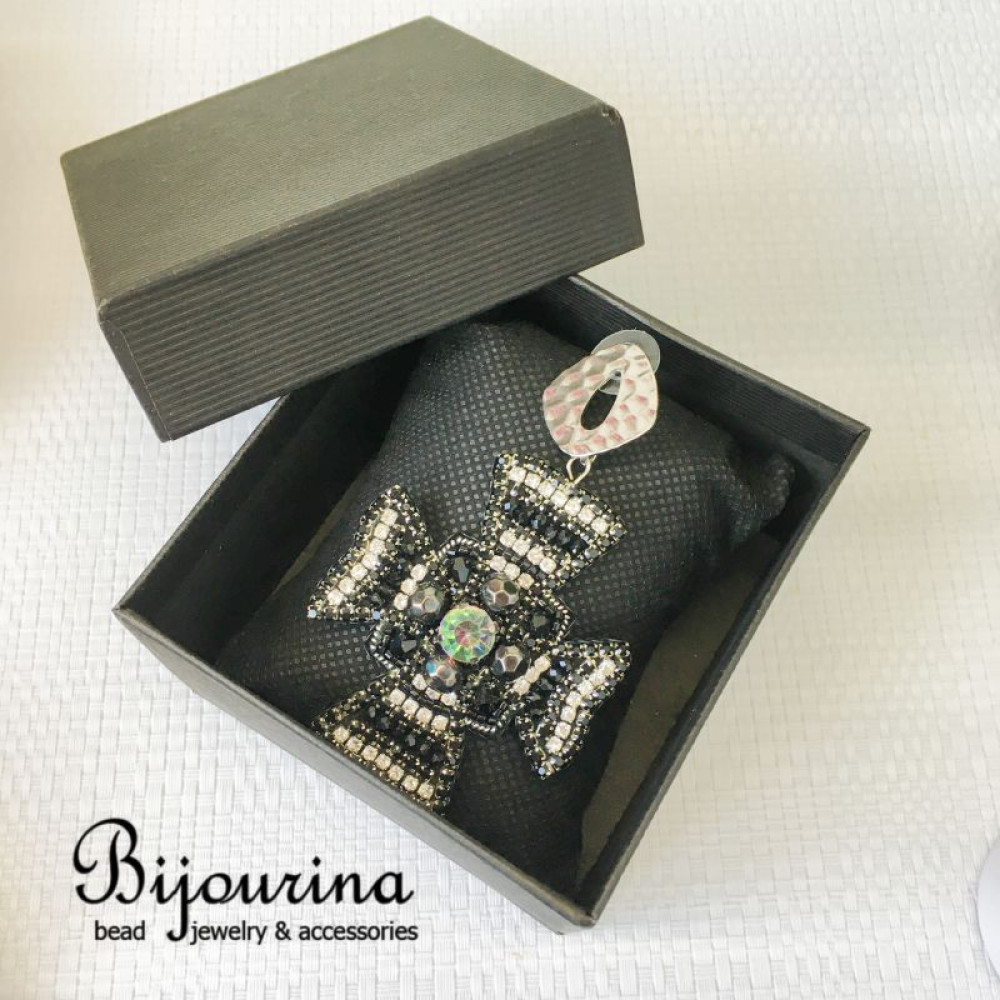Моносерьга у вигляді хреста