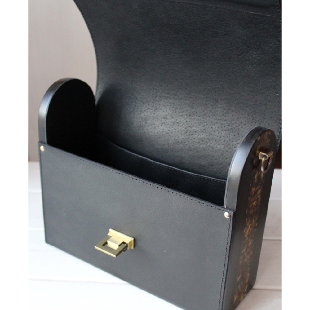 Каркасна шкіряна сумка з дерев’яними боковинами та бурштином AMBER BLACK Vorornetskyi Family Atelier