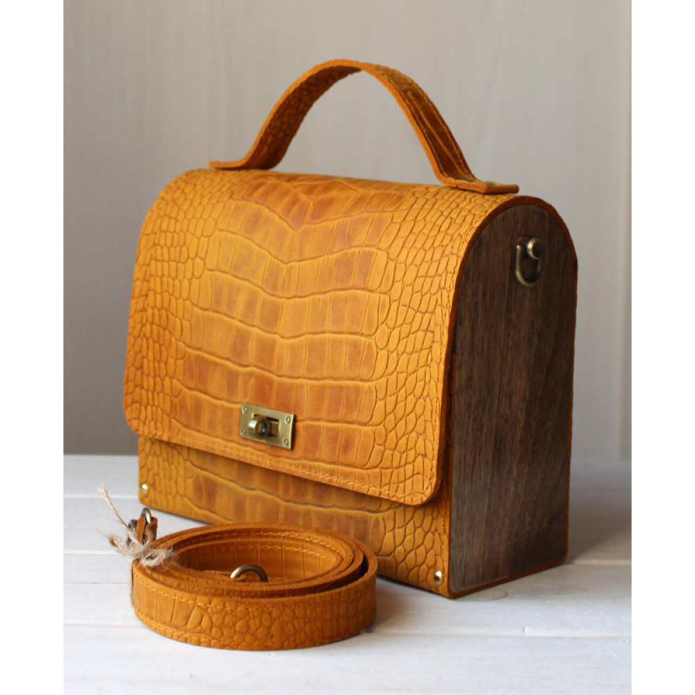 Шкіряна сумка ELEGANCE у кольорі Camel з дерев’яними боковинами з горіха Voronetskyi Family Atelier