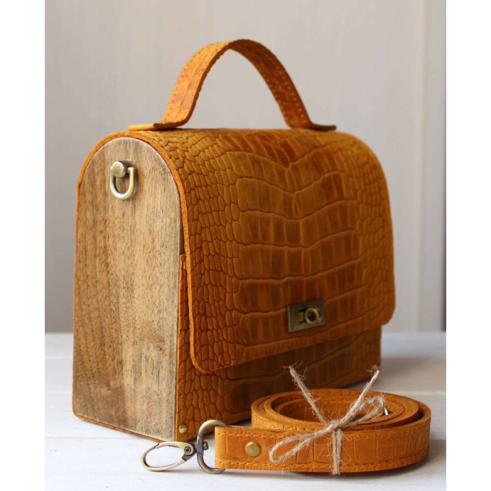 Шкіряна сумка ELEGANCE у кольорі Camel з дерев’яними боковинами з горіха Voronetskyi Family Atelier