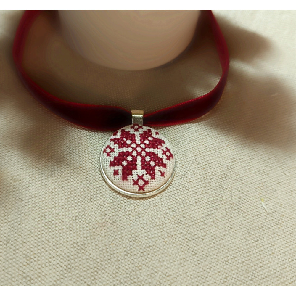Підвіска з Оберегом Алатир. Мікровишивка. Микровышивка. micro embroidery. 