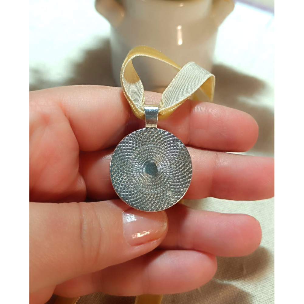 Підвіска з Оберегом Алатир. Мікровишивка. Микровышивка. micro embroidery. 
