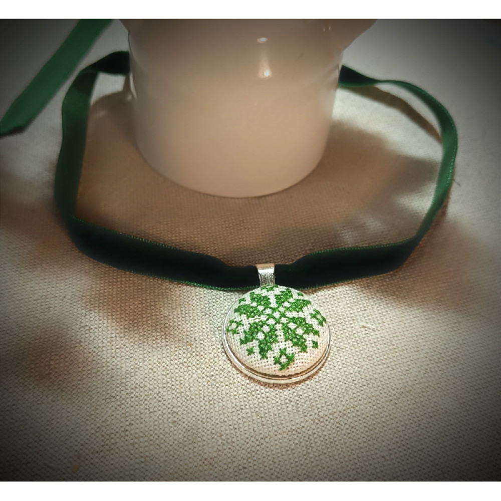 Підвіска з Оберегом Алатир. Мікровишивка. Микровышивка. micro embroidery. 