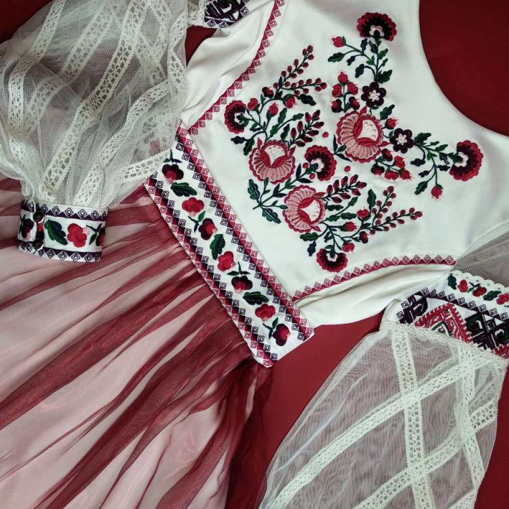 Святкова сукня з вишивкою Квітневий цвіт