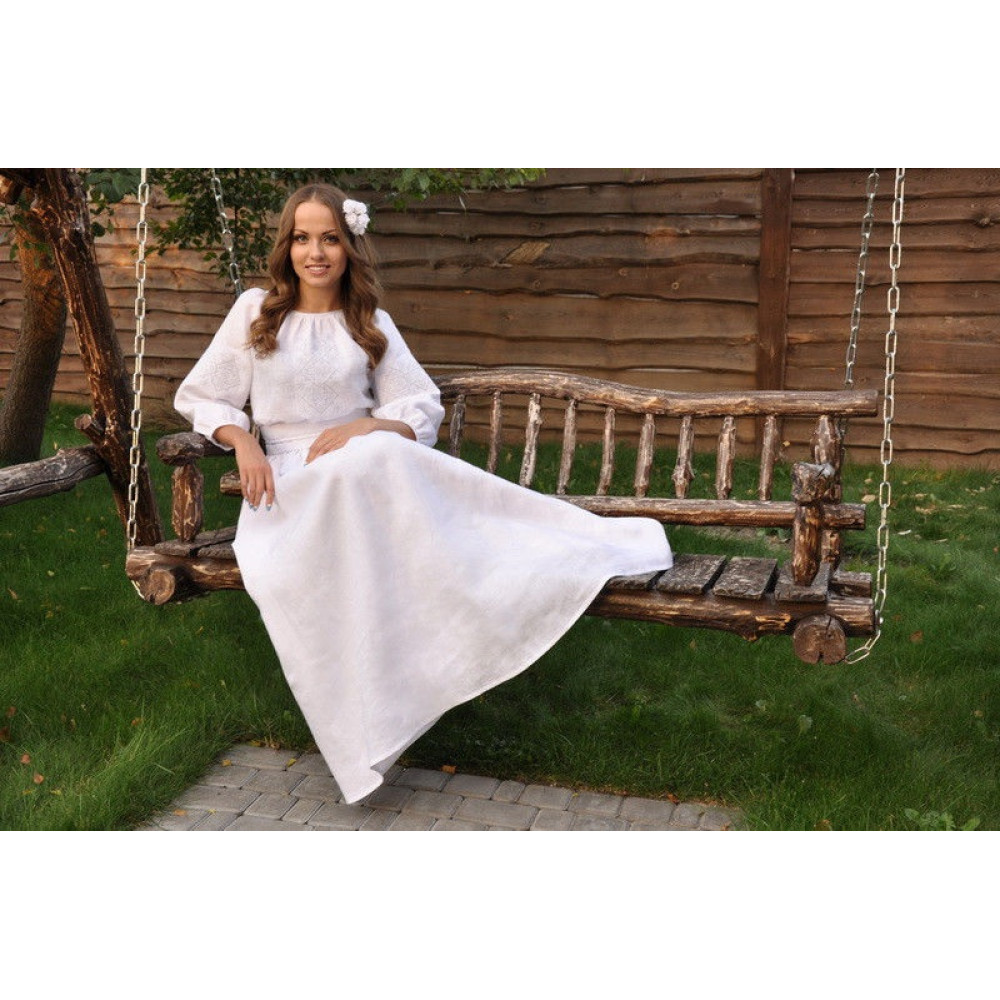 Біле плаття з вишивкою П16/10-211